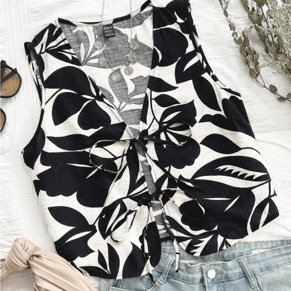 Black and White Floral Women's Top